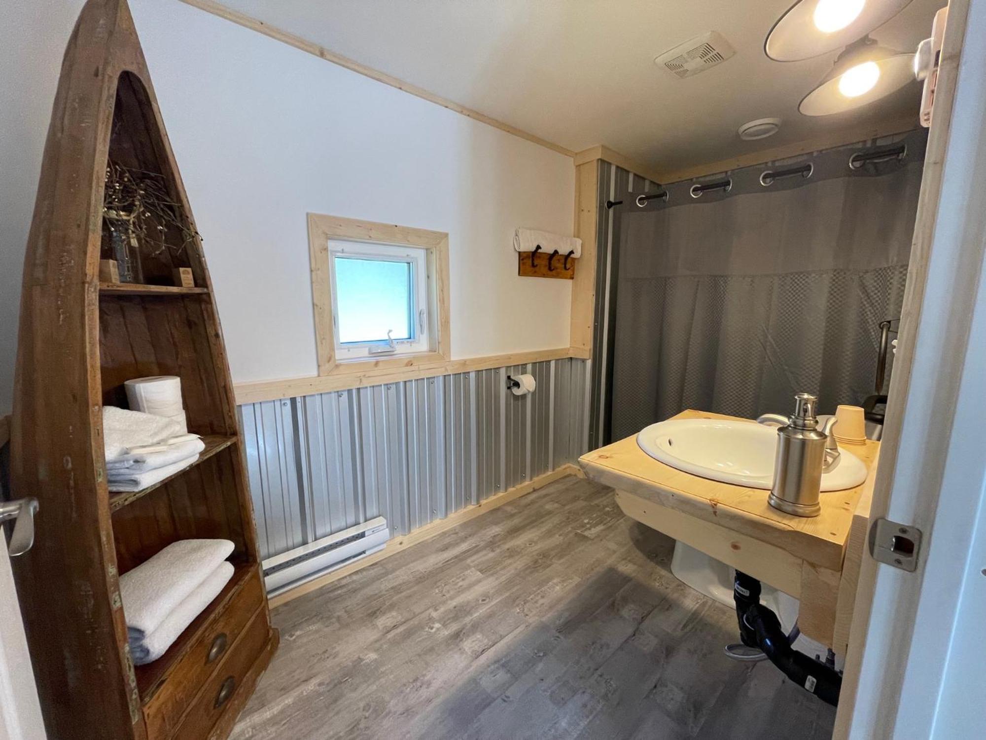 Mount Logan Ecolodge & Retreat Center Haines Junction Buitenkant foto