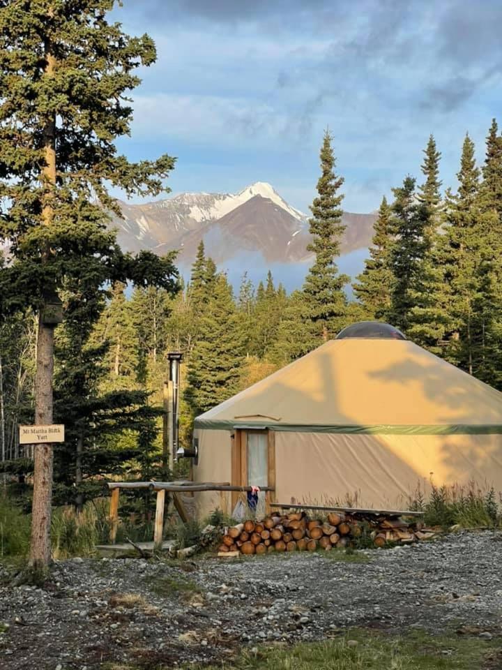 Mount Logan Ecolodge & Retreat Center Haines Junction Buitenkant foto