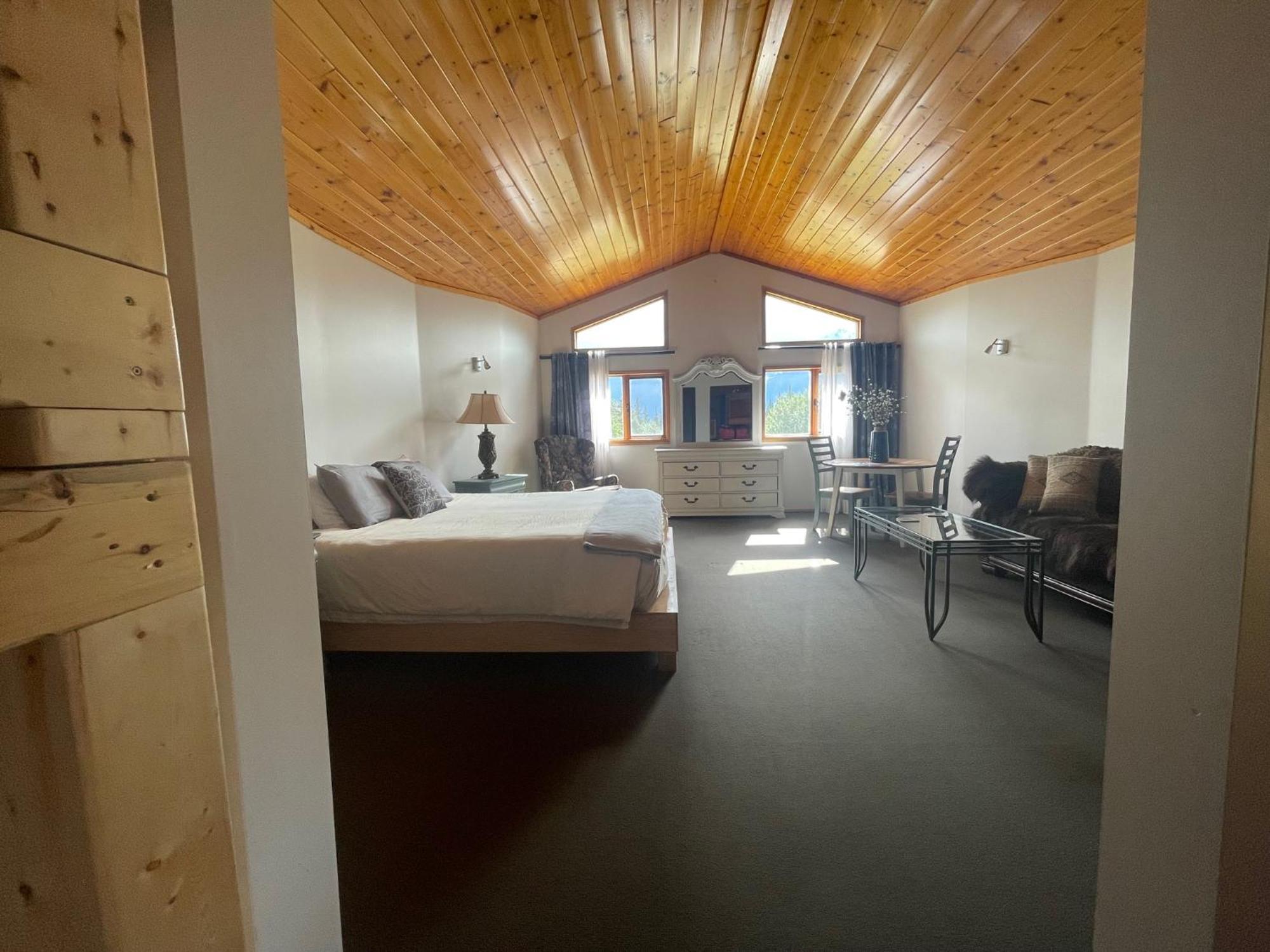 Mount Logan Ecolodge & Retreat Center Haines Junction Buitenkant foto