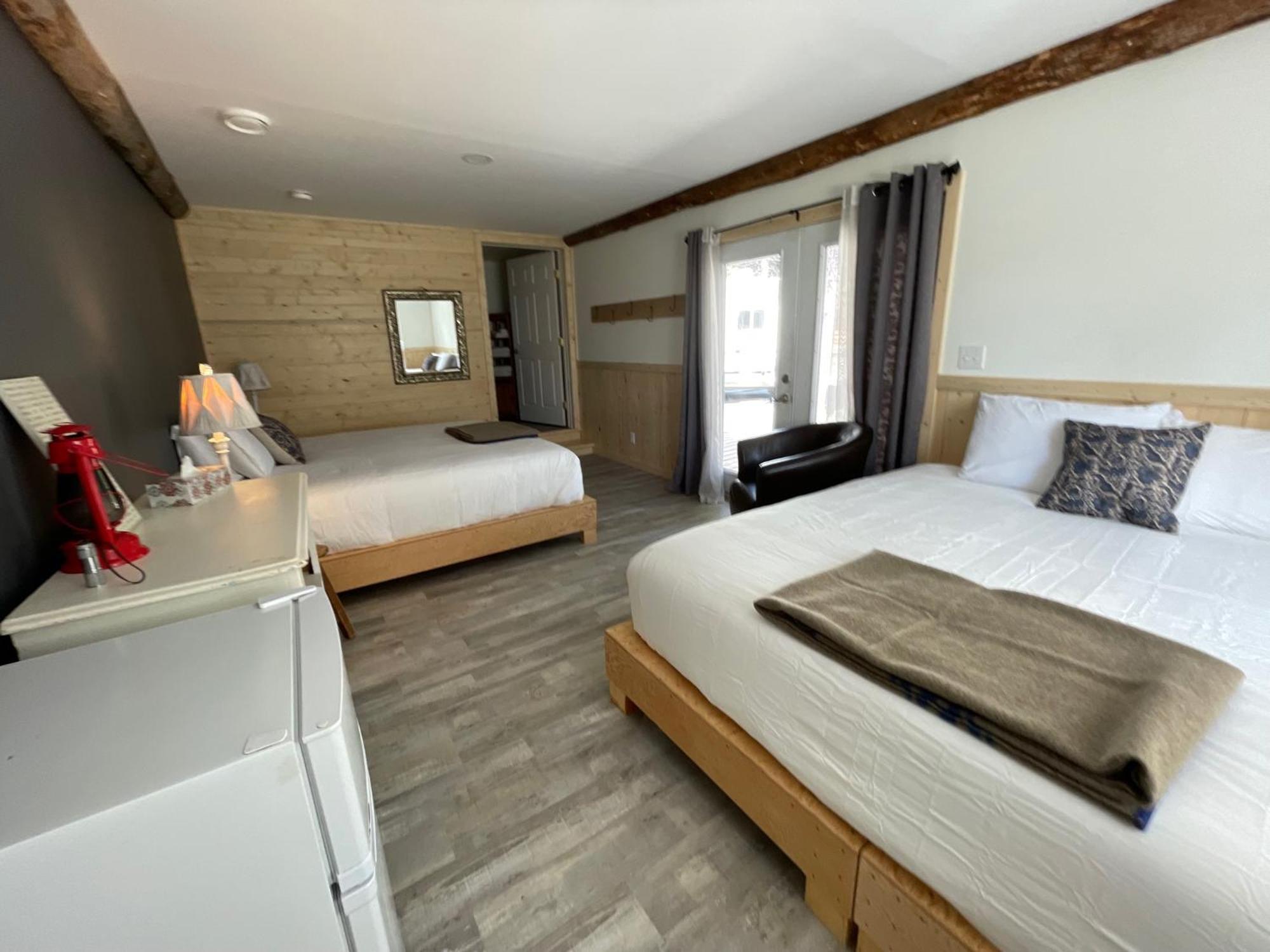 Mount Logan Ecolodge & Retreat Center Haines Junction Buitenkant foto