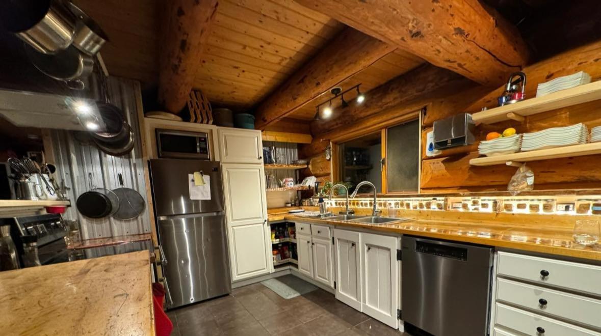 Mount Logan Ecolodge & Retreat Center Haines Junction Buitenkant foto