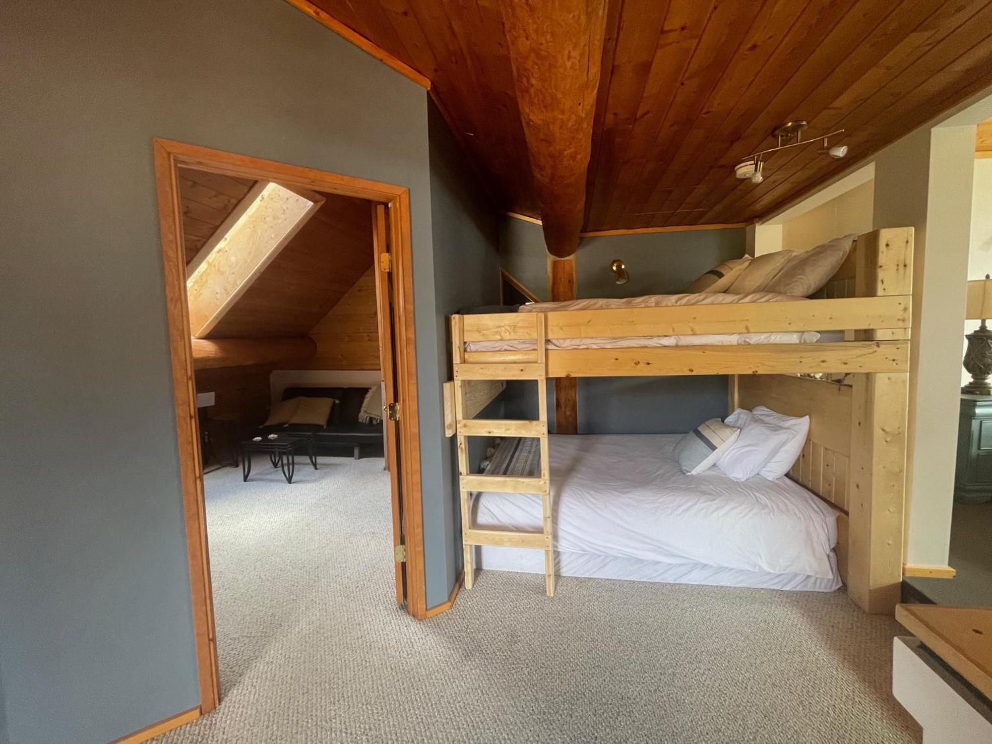 Mount Logan Ecolodge & Retreat Center Haines Junction Buitenkant foto
