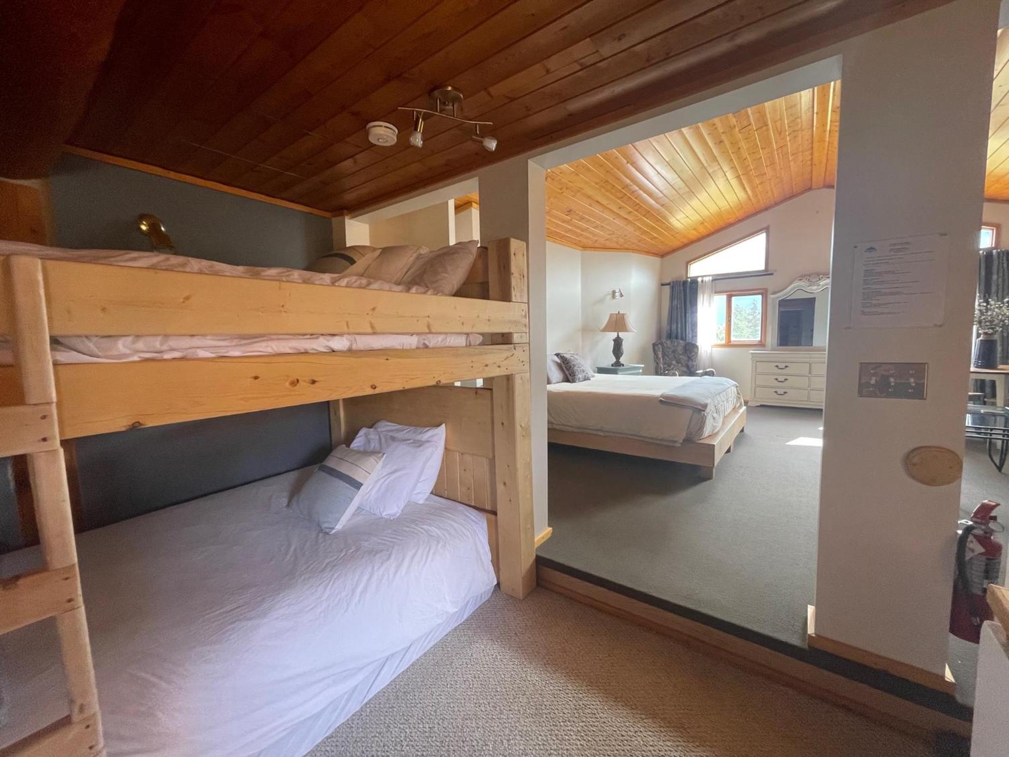 Mount Logan Ecolodge & Retreat Center Haines Junction Buitenkant foto